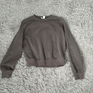 H & M grey crewneck
